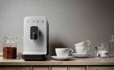 Smeg espressomaskine BCC01BLMEU (sort)