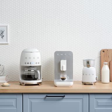 Smeg espressomaskine BCC01WHMEU (hvid)