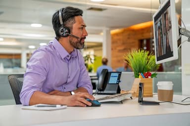 HP Poly Voyager Focus 2 høretelefoner USB-C med opladningsstation