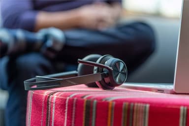 HP Poly Voyager Focus 2-M MS Teams høretelefoner USB-C med opladningsstation