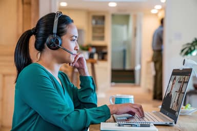 HP Poly Voyager Focus 2-M MS Teams høretelefoner USB-C med opladningsstation