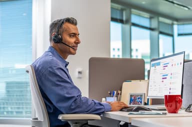 HP Poly Savi 8210 høretelefoner med base