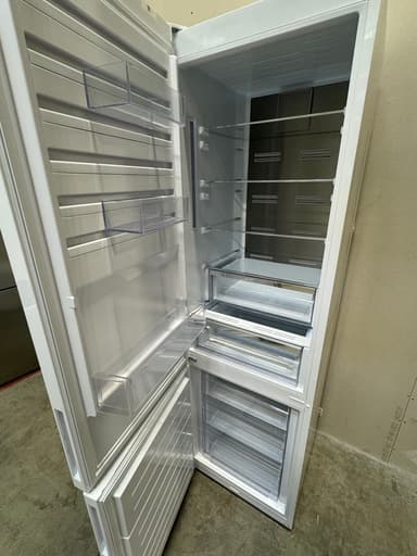 Electrolux køle/fryseskab LNT9ME34W2 - brugt