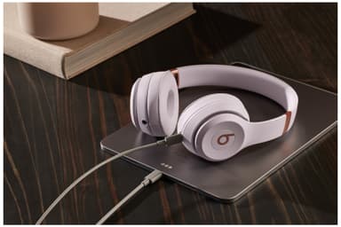 Beats Solo 4 trådløse on-ear høretelefoner (lyserød sky)