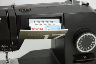 TOYOTA SPJ17XL Sewing machine