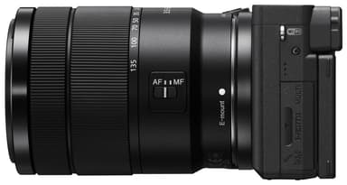Sony Alpha A6400  kamerahus med 18-135 mm objektiv
