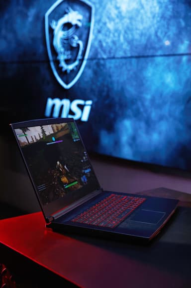 MSI GF63-472 15,6" bærbar gaming-computer (sort)