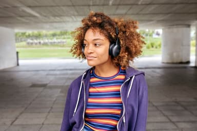 JBL LIVE 400BT trådløse on-ear hovedtelefoner (sort)