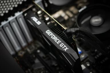 Edge E-Sport stationær gaming-computer 1660Ti/AMD (sort)