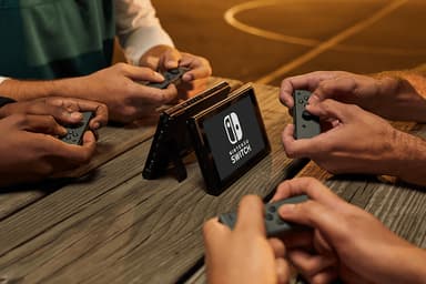 Nintendo Switch spillekonsol 2019 med grå Joy-Con controllers