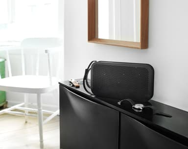 B&O Beoplay A2 bærbar trådløs højttaler - sort