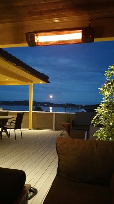 Opranic Nova 2300W mellembølge infrarød terrassevarmer med fjernbetjening