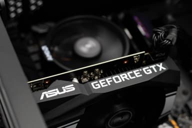 Edge Genesis 1 stationær gaming computer
