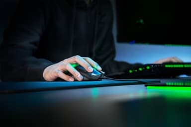 Razer Deathadder V2 gaming mus