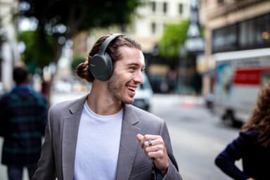 Sony WH-CH710 trådløse around-ear høretelefoner (sort)