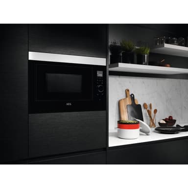 AEG Micro MBE2658SEM