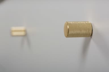 Epoq Ruvido håndtag 17 (brass)