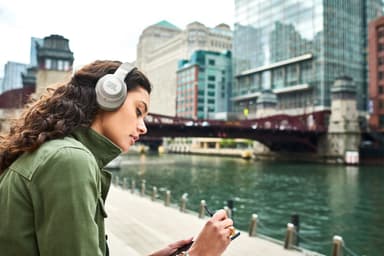 JBL E65BT trådløse around-ear hovedtelefoner (hvid)