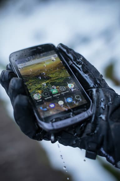 Land Rover Explore outdoor smartphone