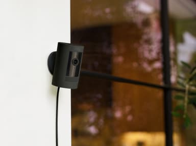 Ring Stick Up sikkerhedskamera med ledning (sort)