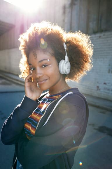 JBL LIVE 460NC trådløse on-ear høretelefoner (hvid)