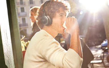 JBL LIVE 660NC trådløse around-ear høretelefoner (sort)