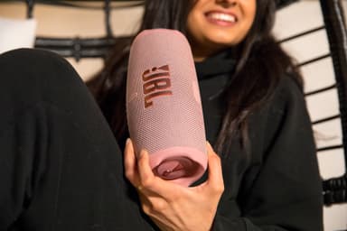 JBL Charge 5 trådløs transportabel højttaler (lyserød)