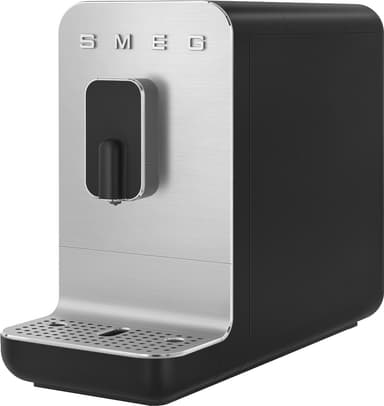 Se Smeg espressomaskine BCC01BLMEU (sort) hos Elgiganten