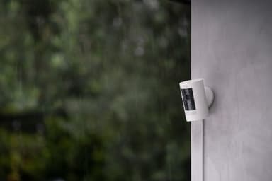 Ring Stick Up kablet sikkerhedskamera (hvid)