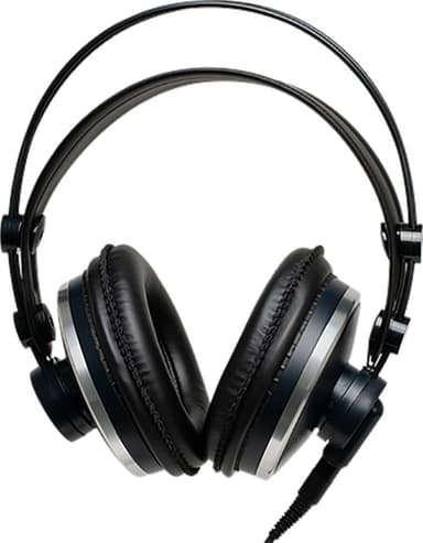 AKG K271 MKII over ørene høretelefoner