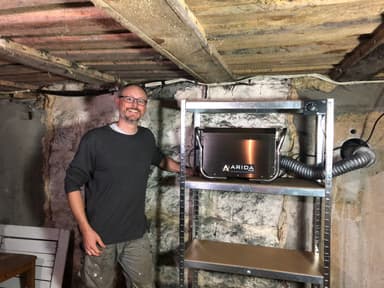 Arida Pro S35 fastmonteret sorptionsaffugter med ekstern hygrostat