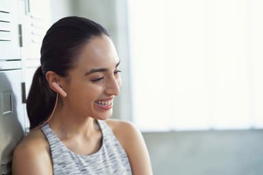 Sony WI-SP500 trådløse in-ear hovedtelefoner (pink)
