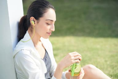 Sony WI-SP600 trådløse in-ear hovedtelefoner (gul)