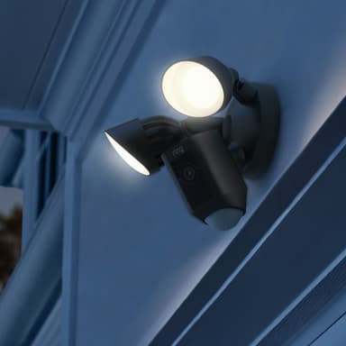 Ring Floodlight Cam Plus overvågningskamera (sort)
