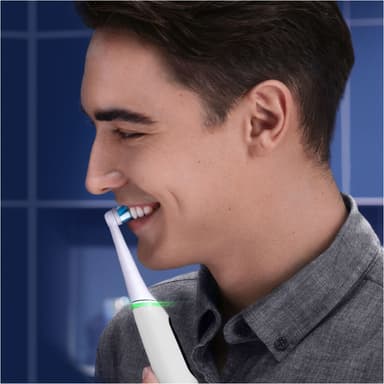 Oral-B iO6 Sensitive elektrisk tandbørste Duo Pack 378198 (hvid/pink)