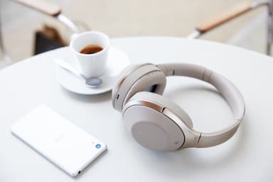 Sony MDR-1000X trådløse around-ear hovedtelefoner-creme