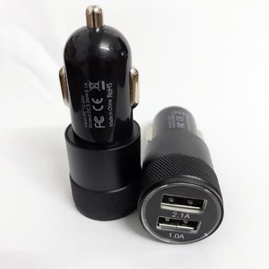 Billader 2.4A med dobbelt USB og LED sort