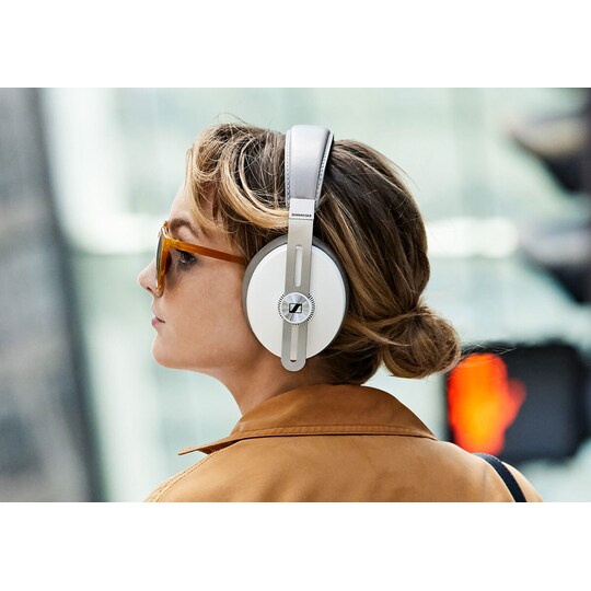 Sennheiser Momentum 3 wireless around-ear headphones (white)
