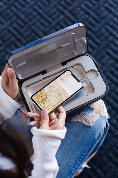 PhoneSoap Go telefonsdesinfektionskasse og -oplader (indigo)