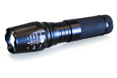 Kraftig LED lommelygte med Zoom 1200 Lumen