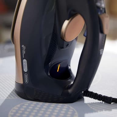 Philips Iron Azur GC4909/60 Dampstrygejern, 3000 W, Vandbeholderkapacitet 300 ml, Kontinuerlig damp 55 g/min, Dampboost -ydeevne 250 g/min, Sort/Guld