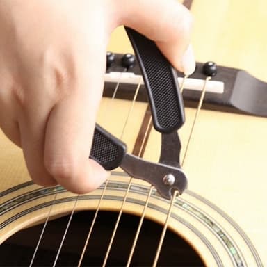 3 i 1 værktøjer til skift af guitarstrenge Sort