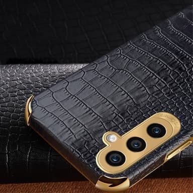 SKALO Samsung S23 FE Crocodile Guldkant Cover - Hvid