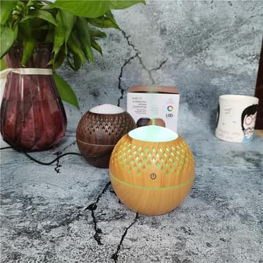 Luftfugter/Aroma Diffuser i let trædesign med LED