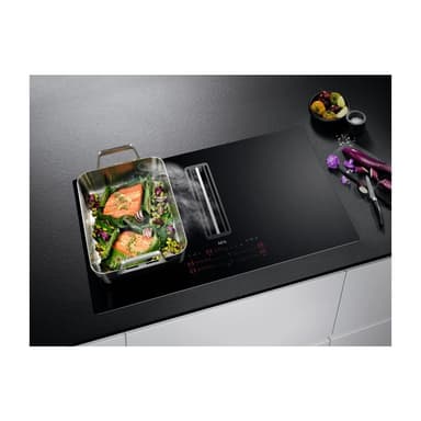 AEG 8000-serien induktionskogeplade m. integreret emhætte CCE84779CB - D13348 - brugt