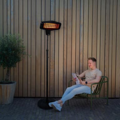 VONROC Terrassevarmer - Amiata - 2200W | Fritstående model - Kvartselement | 3 varmeniveauer | Sort | Inkl. Tilbehør