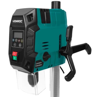 VONROC Søjleboremaskine - 900W | Med digitalt kontrolpanel | LCD-display | Inkl. tilbehør