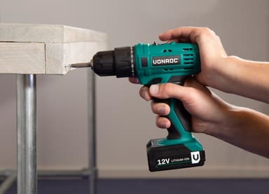 VONROC Bore-/skruemaskine 12V | Inkl. 2x akku og oplader | Inkl. 46 dele tilbehør