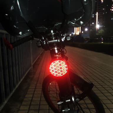 Anti-tyveri AirTag cykelholder med refleks Rød