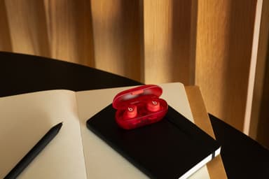 Beats Solo Buds true wireless in-ear høretelefoner (gennemsigtig rød)